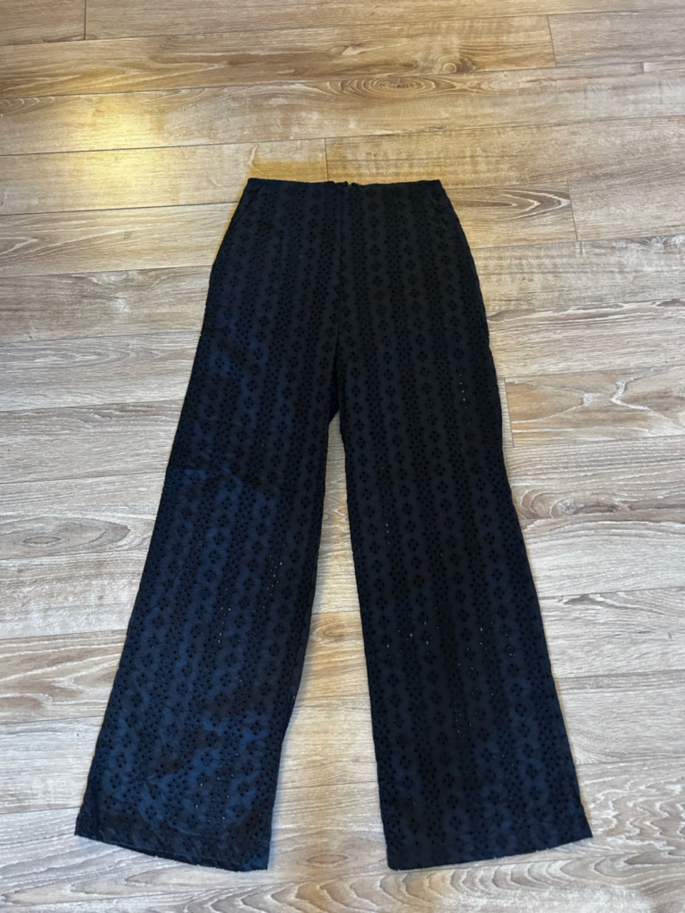 DKNY Eyelet Black Pants - Size 2 - Picture 7 of 7